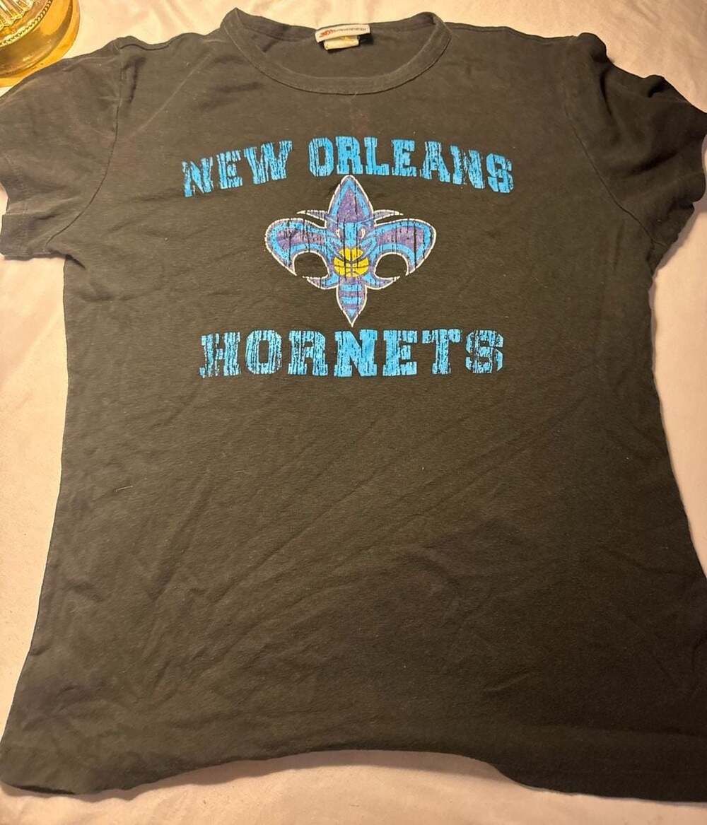 Vintage New Orleans Hornets Graphic T-Shirt